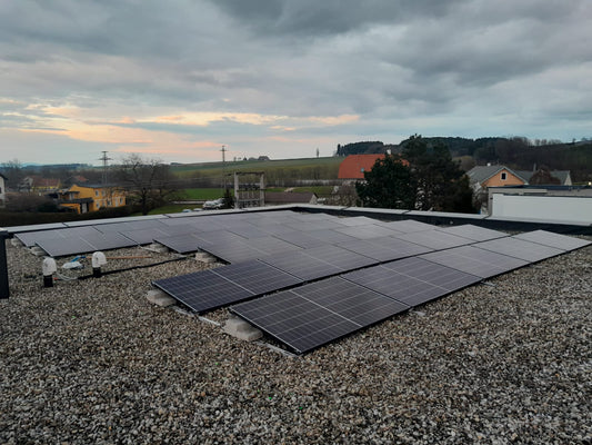 Photovoltaikanlage auf Flachdach, Antiesenhofen